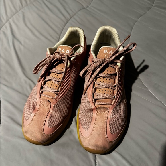 Rad Global v1 Trainer - Picture 2 of 4